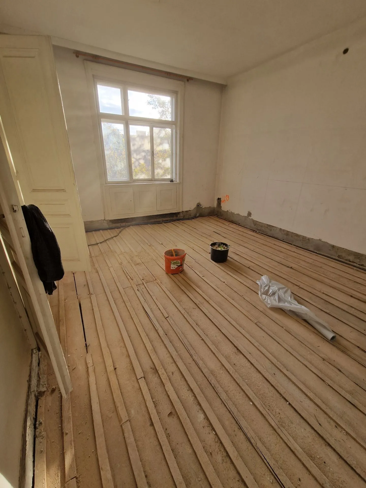 Baustelle einer Wohnungssanierung in Wien by Aurea Bau